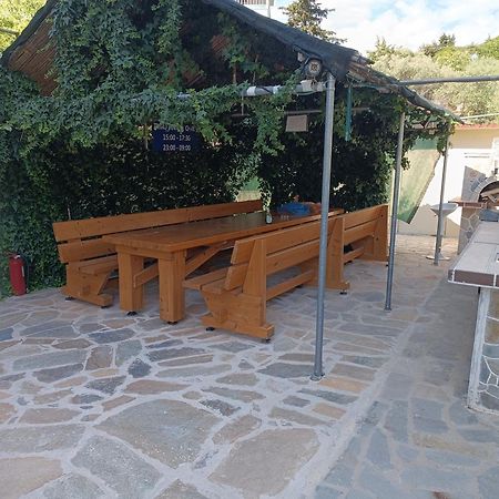 Anestis Apartments & Rooms Palaiontsiflikion Exterior photo