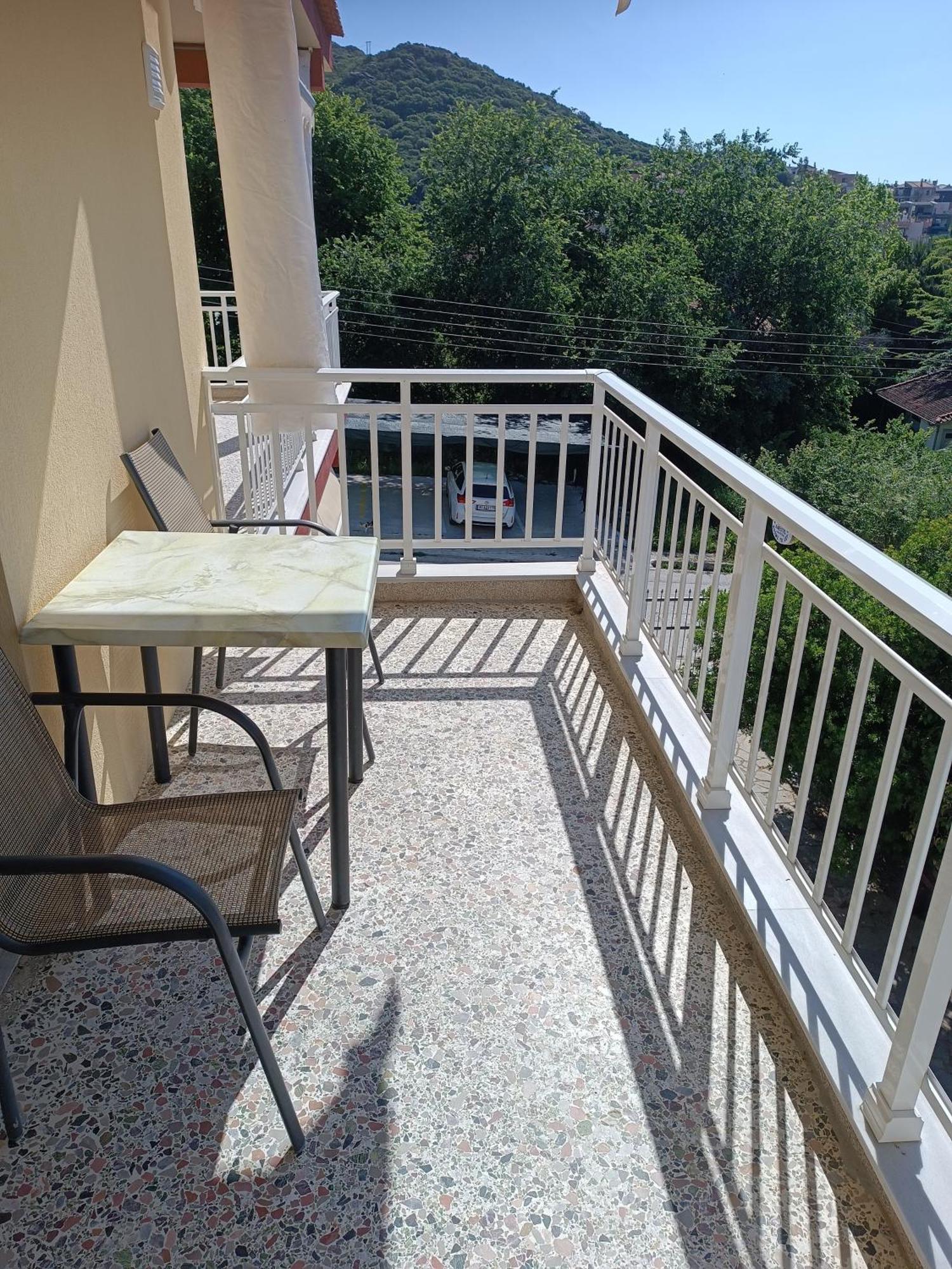 Anestis Apartments & Rooms Palaiontsiflikion Exterior photo